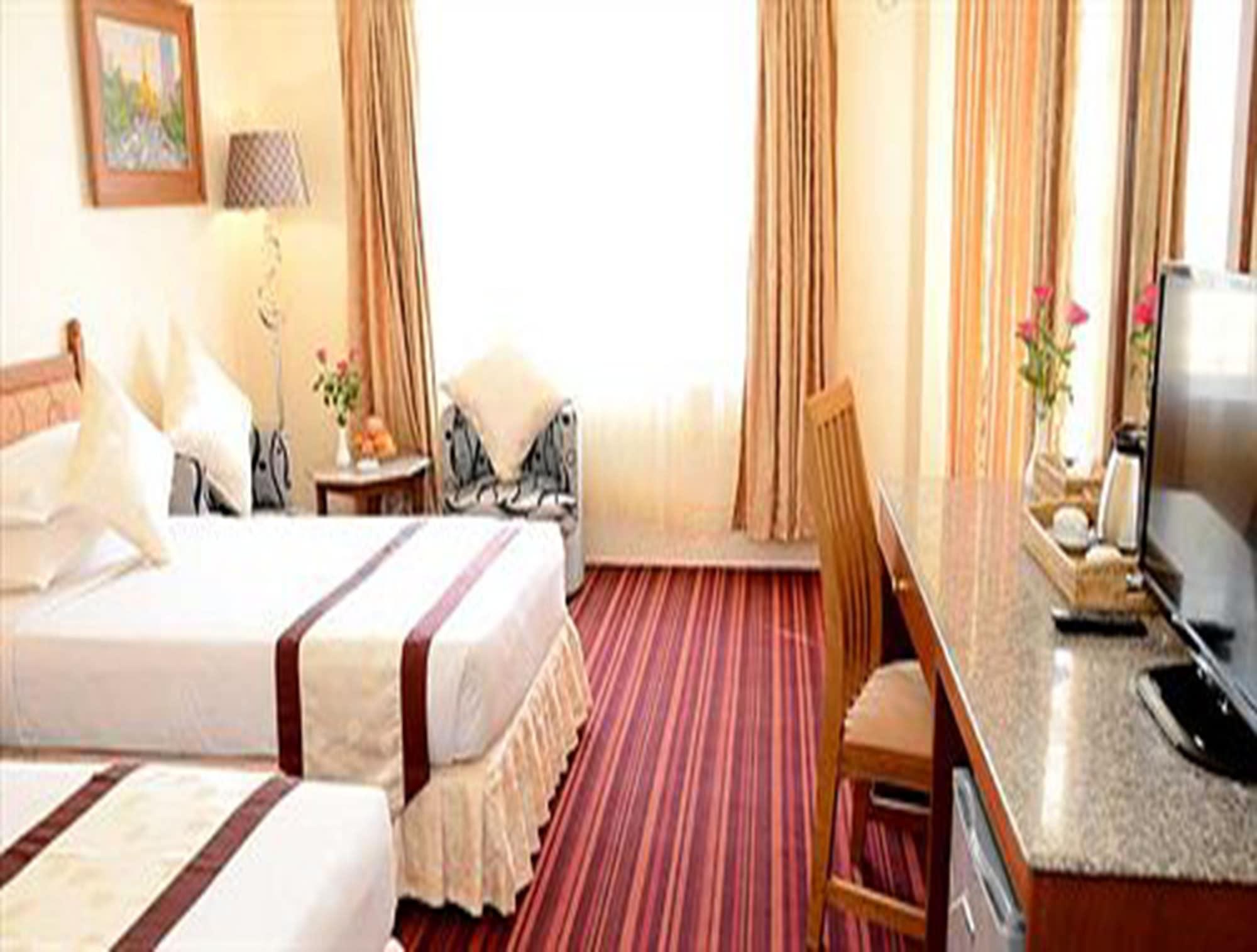 Reno Hotel Yangon Exteriör bild